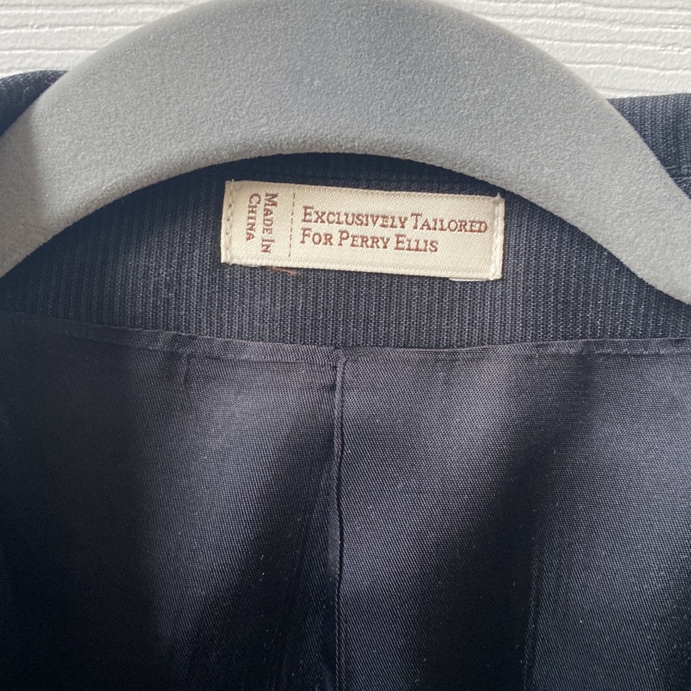 Black Perry Ellis suit, includes jacket 42 SHT and pants 34/30 - Picture 2 of 12